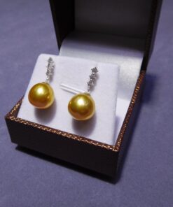 Golden Pearl earring