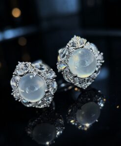Alternative view of 溫莎花冠     翡翠白冰蛋面鑲鑽石耳環